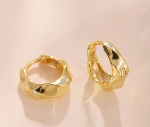 Ava Twist Hoop Earrings - Petite